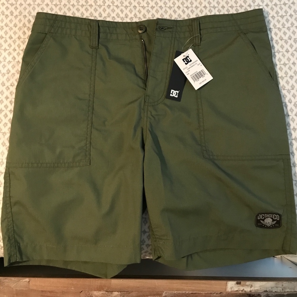 DC Men’s Shorts/ Military Green / Size 34